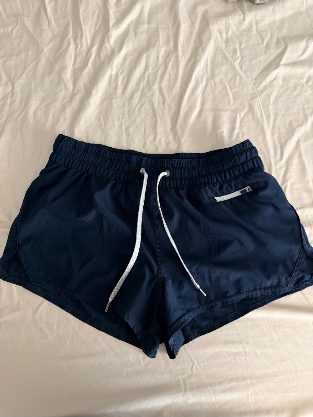 Vuori navy blue athletic shorts medium